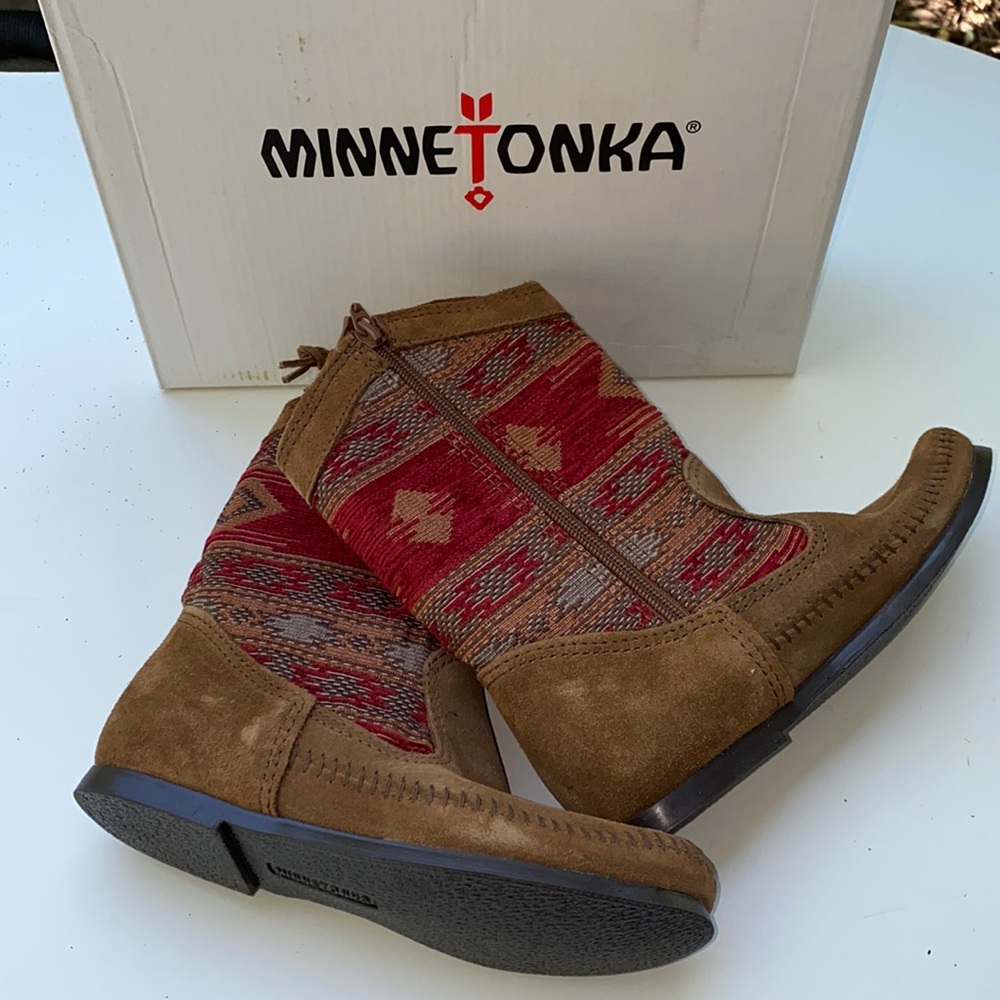 AUTH NIB Minnetonka Womens Baja Boot US 5 style#1573